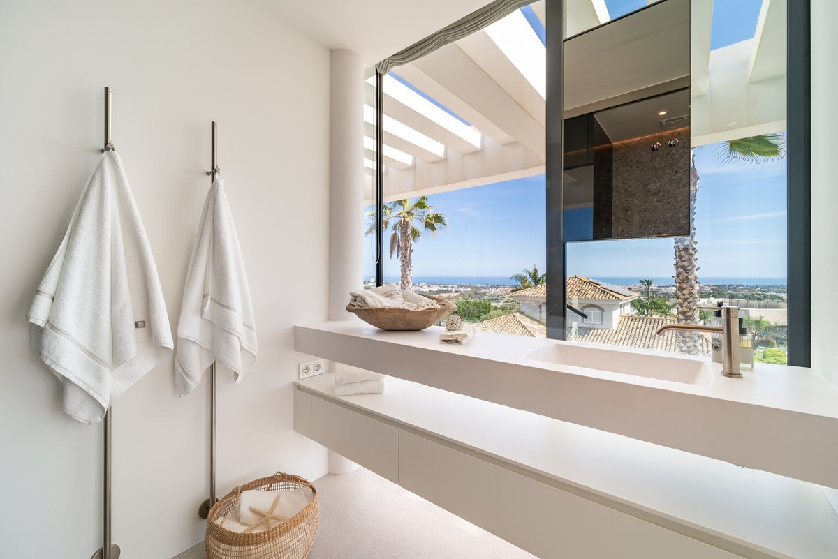 6 Bed Townhouse for sale in Benahavís Costa Del Sol, Málaga, Spain