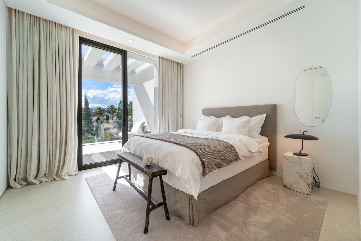 6 Bed Townhouse for sale in Benahavís Costa Del Sol, Málaga, Spain
