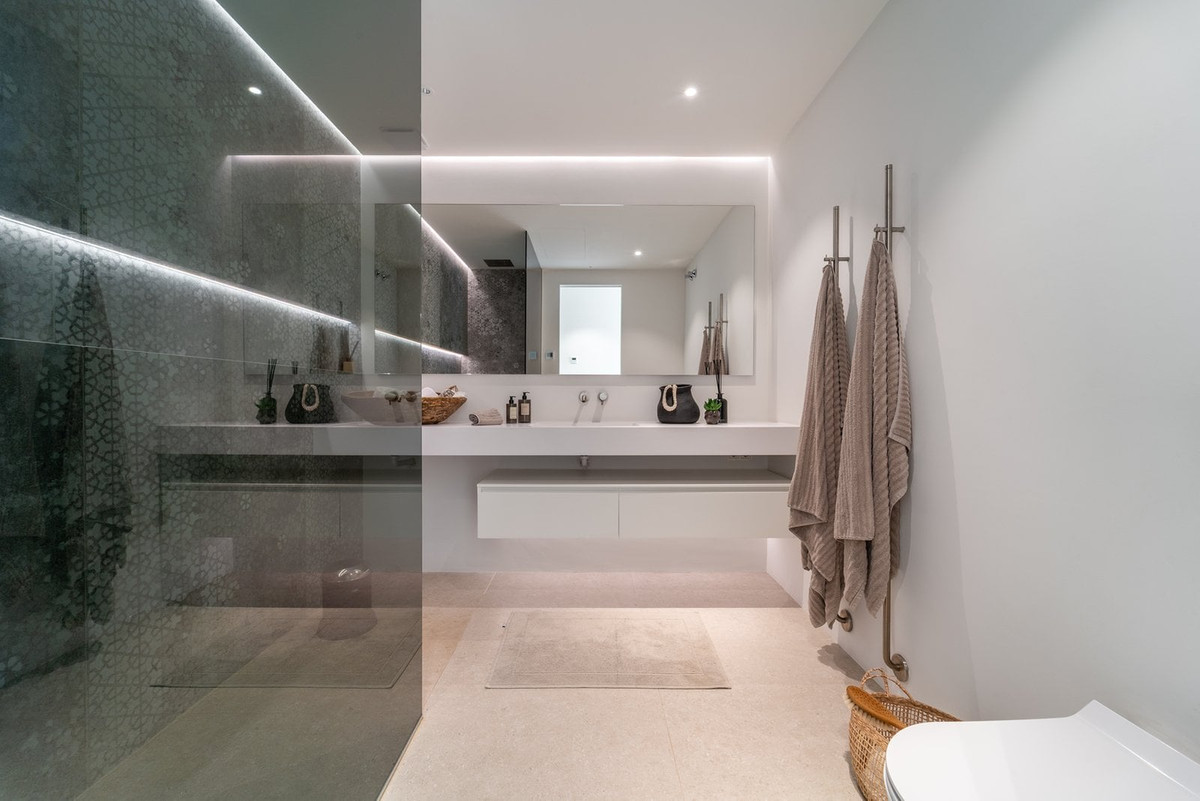 6 Bed Townhouse for sale in Benahavís Costa Del Sol, Málaga, Spain