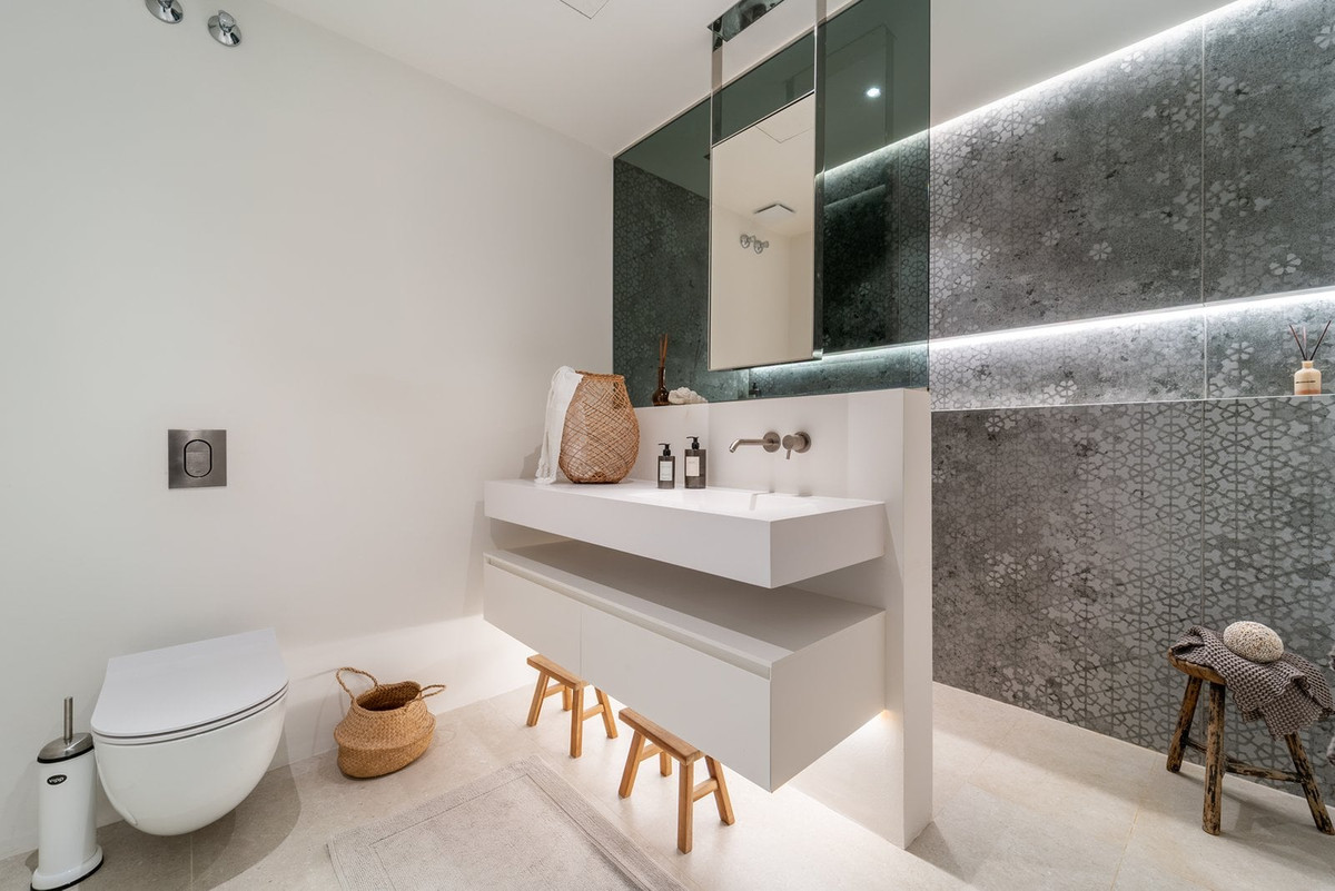 6 Bed Townhouse for sale in Benahavís Costa Del Sol, Málaga, Spain