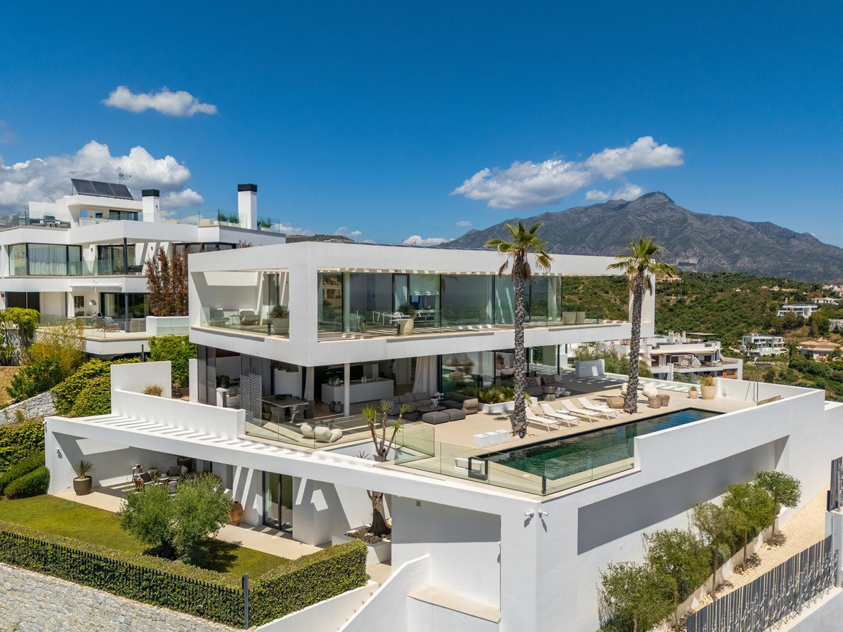 6 Bed Townhouse for sale in Benahavís Costa Del Sol, Málaga, Spain