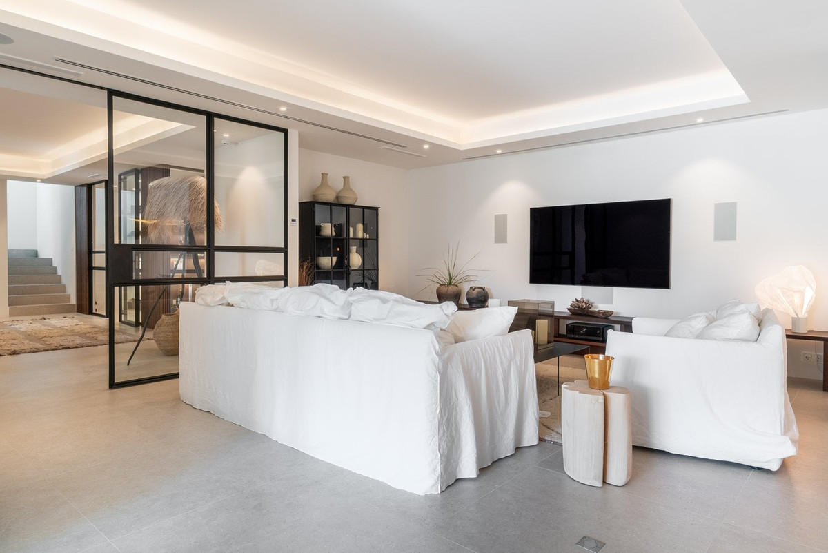 6 Bed Townhouse for sale in Benahavís Costa Del Sol, Málaga, Spain