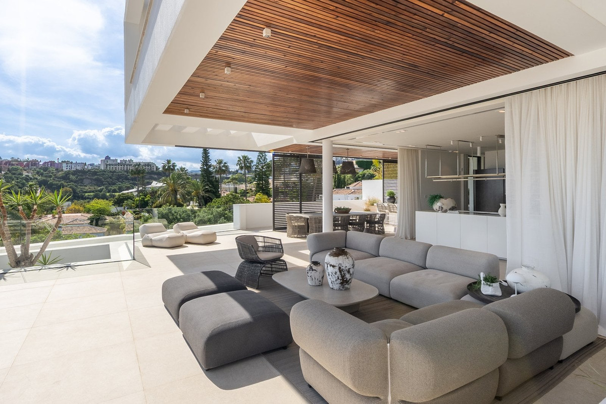 6 Bed Townhouse for sale in Benahavís Costa Del Sol, Málaga, Spain