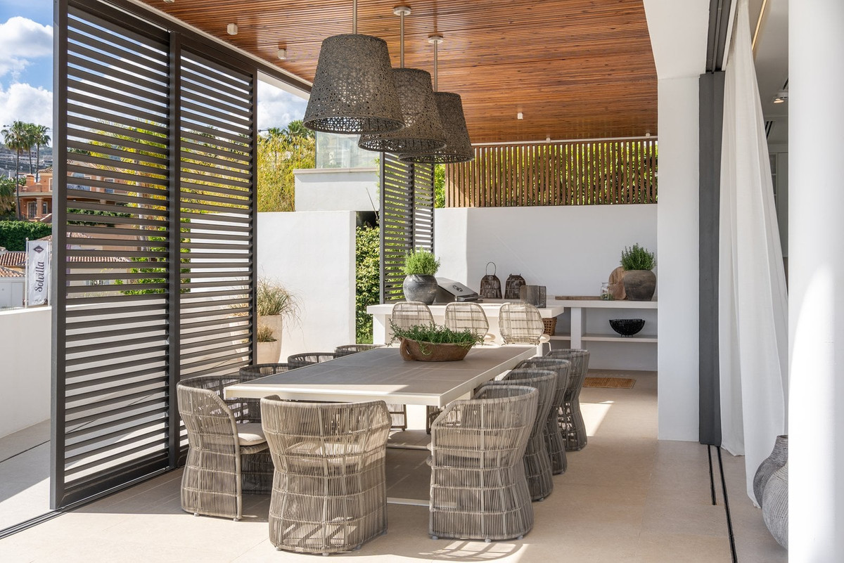 6 Bed Townhouse for sale in Benahavís Costa Del Sol, Málaga, Spain