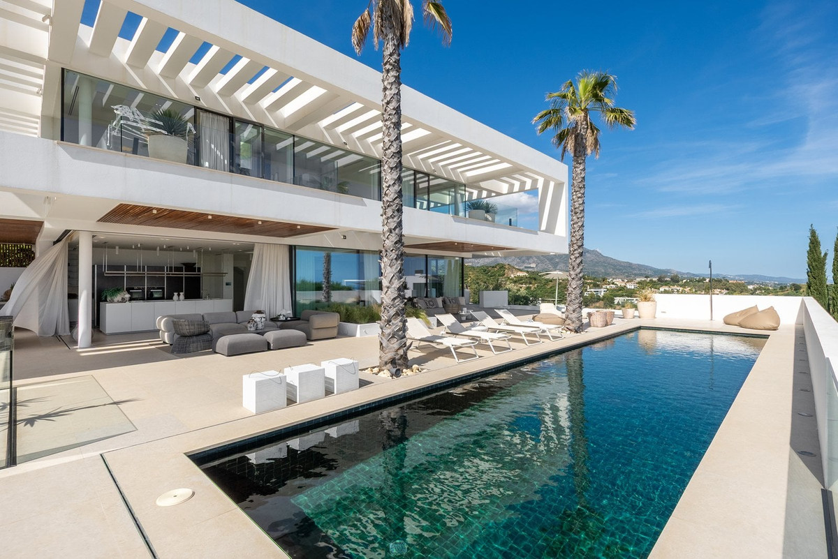 6 Bed Townhouse for sale in Benahavís Costa Del Sol, Málaga, Spain