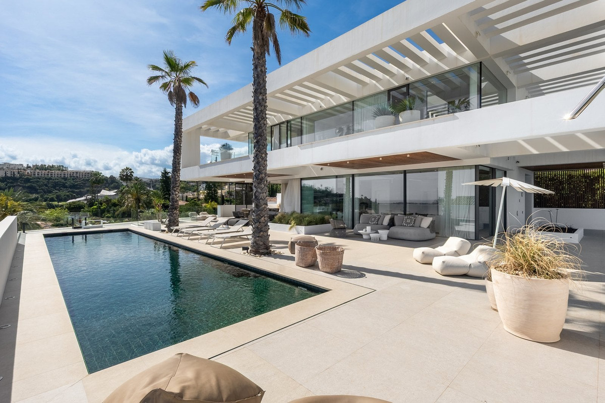 6 Bed Townhouse for sale in Benahavís Costa Del Sol, Málaga, Spain