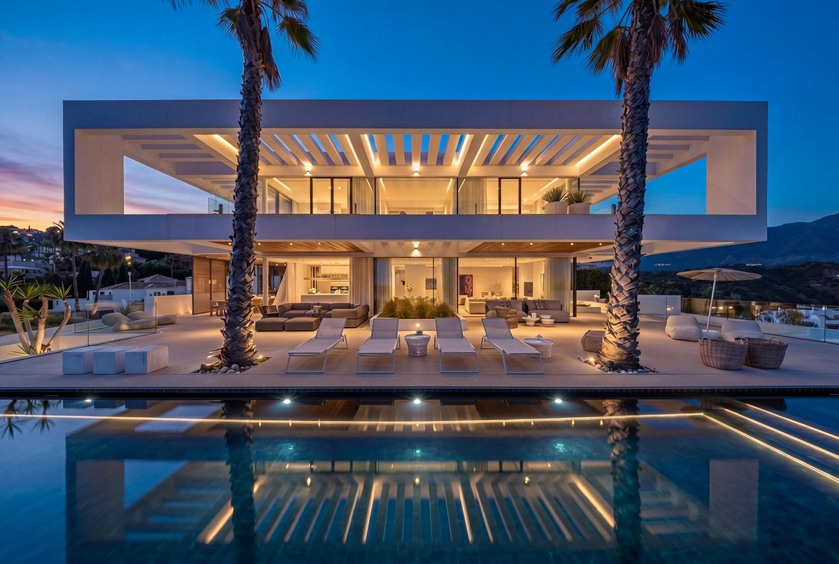 6 Bed Townhouse for sale in Benahavís Costa Del Sol, Málaga, Spain