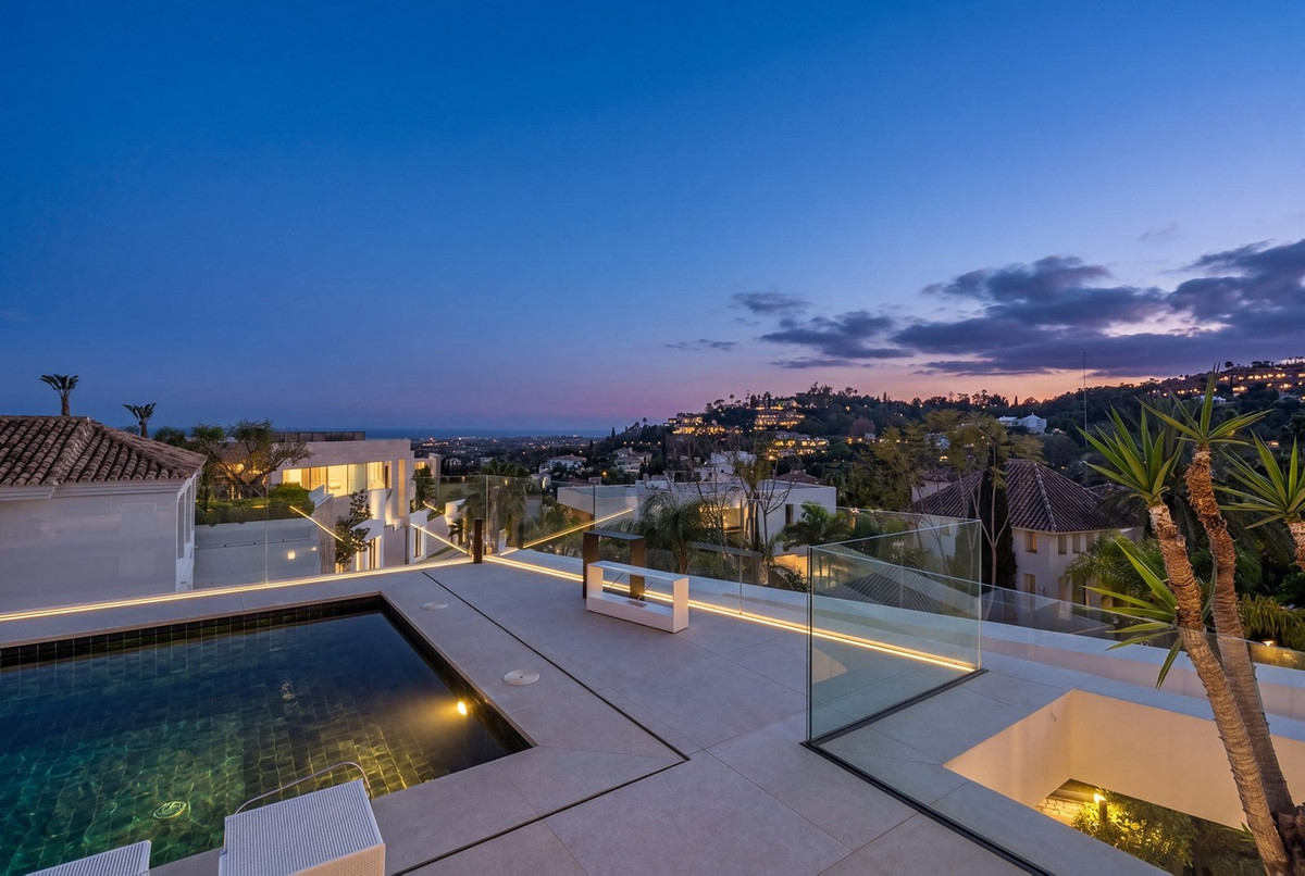 6 Bed Townhouse for sale in Benahavís Costa Del Sol, Málaga, Spain