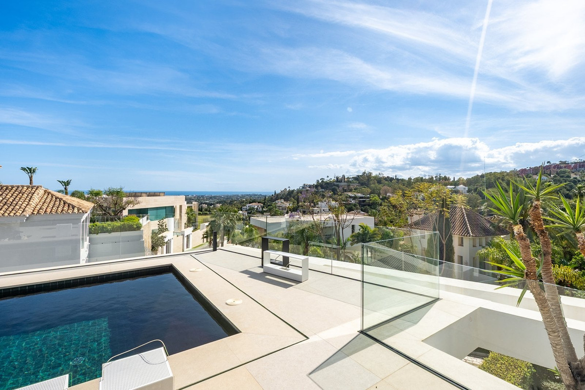 6 Bed Townhouse for sale in Benahavís Costa Del Sol, Málaga, Spain