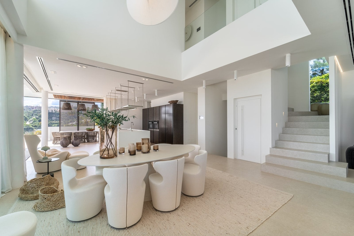 6 Bed Townhouse for sale in Benahavís Costa Del Sol, Málaga, Spain