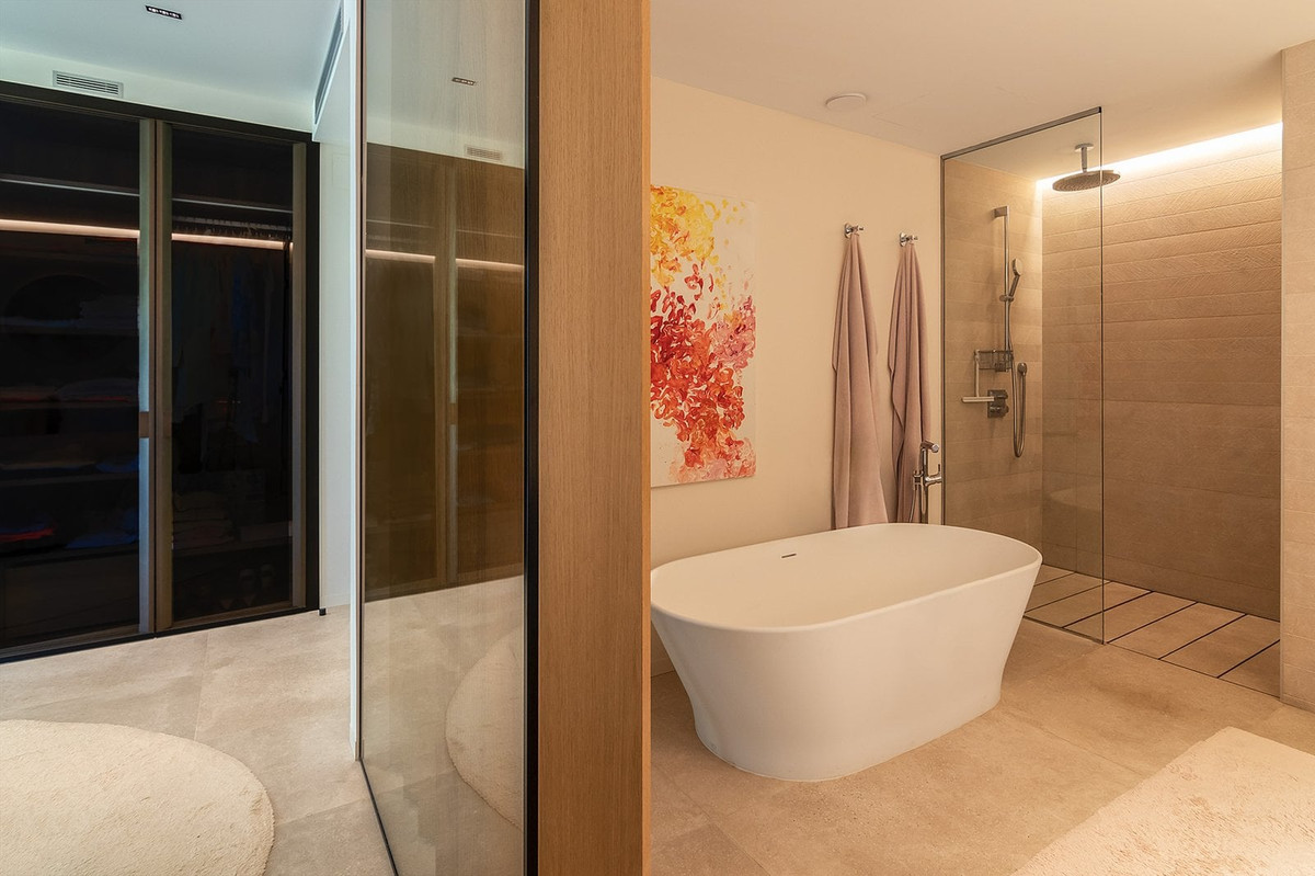 Se vende Apartamento Planta Media de 2 dormitorios en Costa Del Sol, Cadiz, España