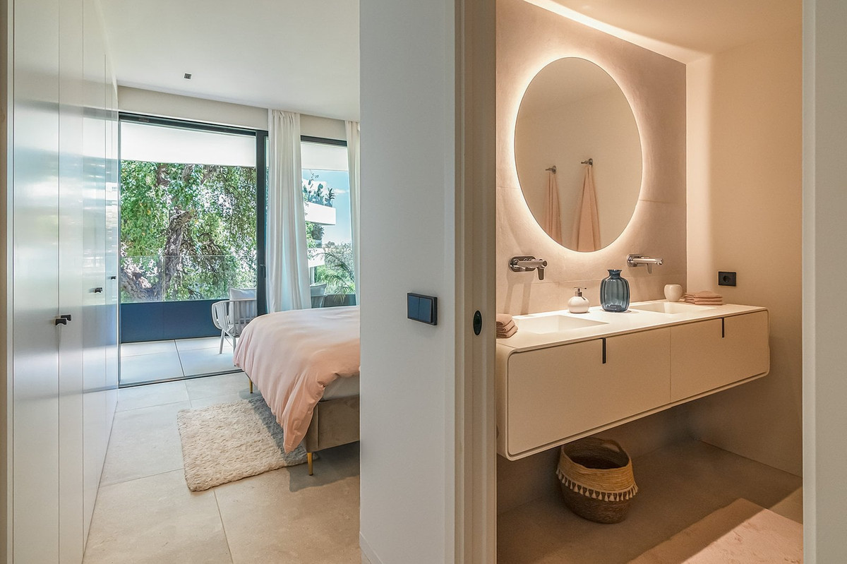 Se vende Apartamento Planta Media de 2 dormitorios en Costa Del Sol, Cadiz, España