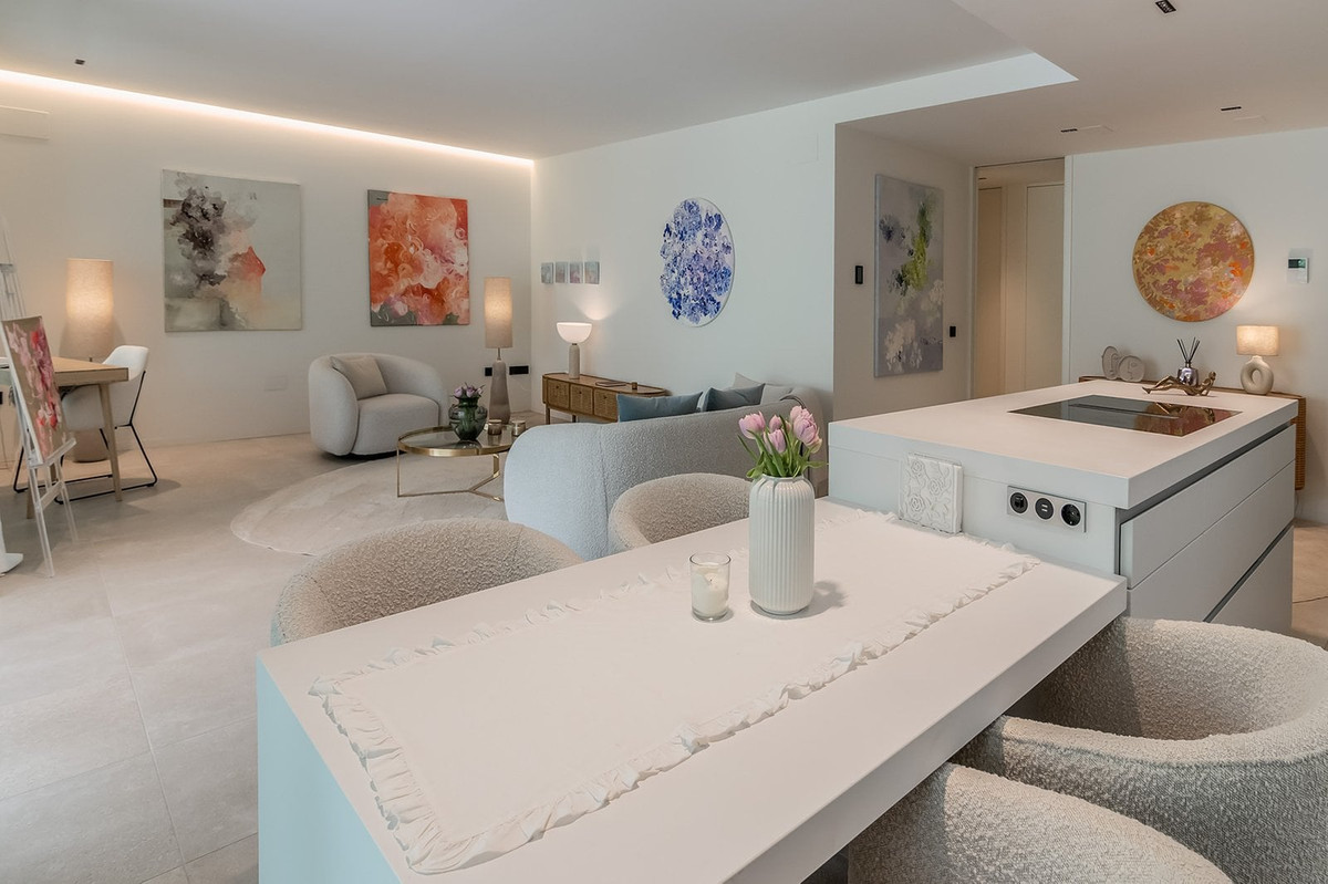 Se vende Apartamento Planta Media de 2 dormitorios en Costa Del Sol, Cadiz, España