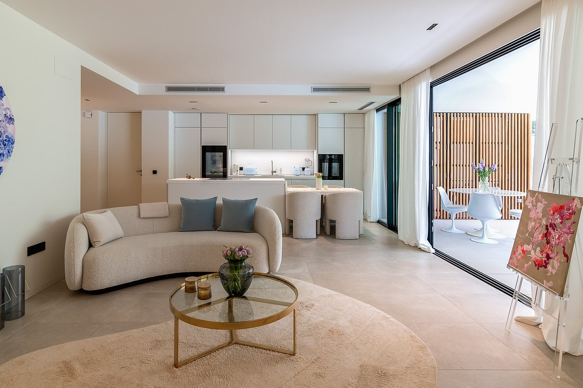 Se vende Apartamento Planta Media de 2 dormitorios en Costa Del Sol, Cadiz, España