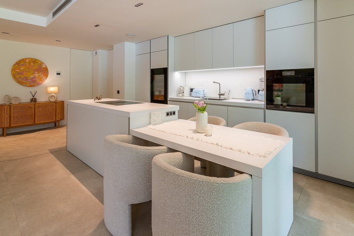 Se vende Apartamento Planta Media de 2 dormitorios en Costa Del Sol, Cadiz, España