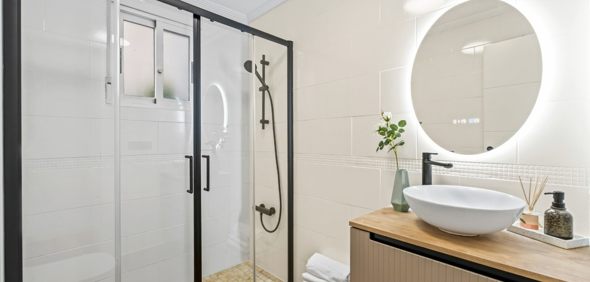 Se vende Apartamento Planta Media de 2 dormitorios en Costa Blanca, Alicante, España