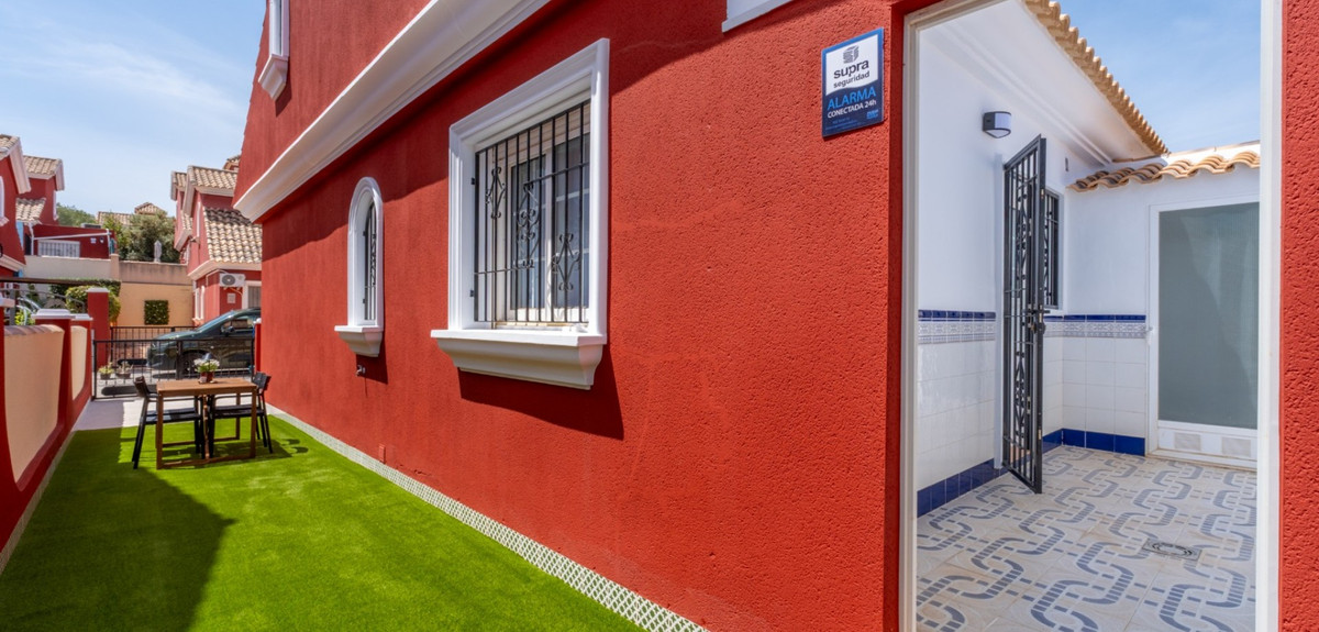 Se vende Villa - Chalet de 3 dormitorios en Costa Blanca, Alicante, España