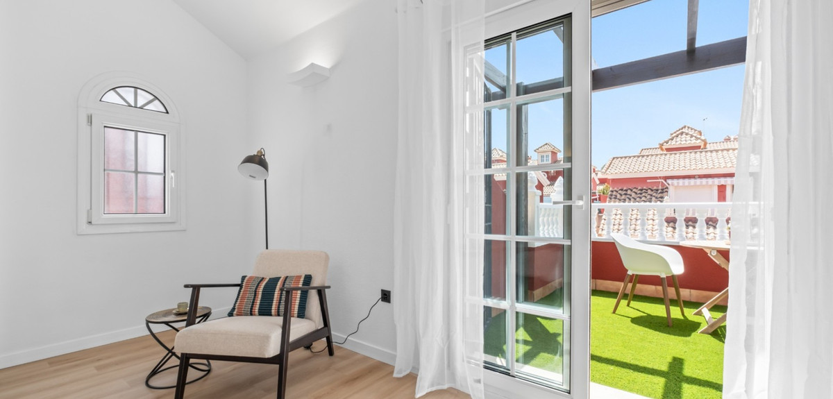 Se vende Villa - Chalet de 3 dormitorios en Costa Blanca, Alicante, España