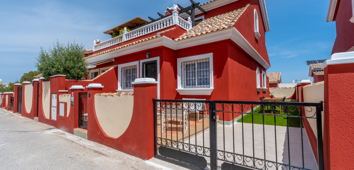 Se vende Villa - Chalet de 3 dormitorios en Costa Blanca, Alicante, España