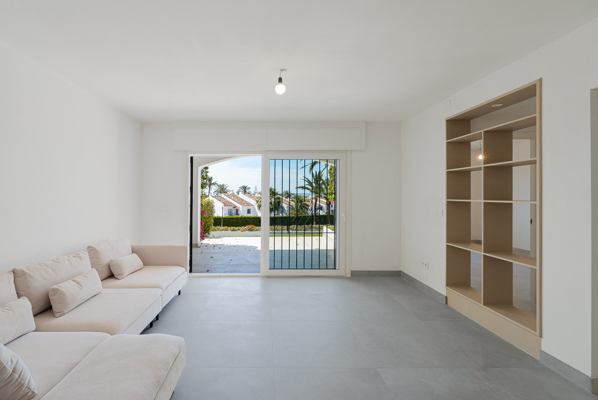 3 Bed Apartment for sale in Nueva Andalucía Costa Del Sol, Málaga, Spain