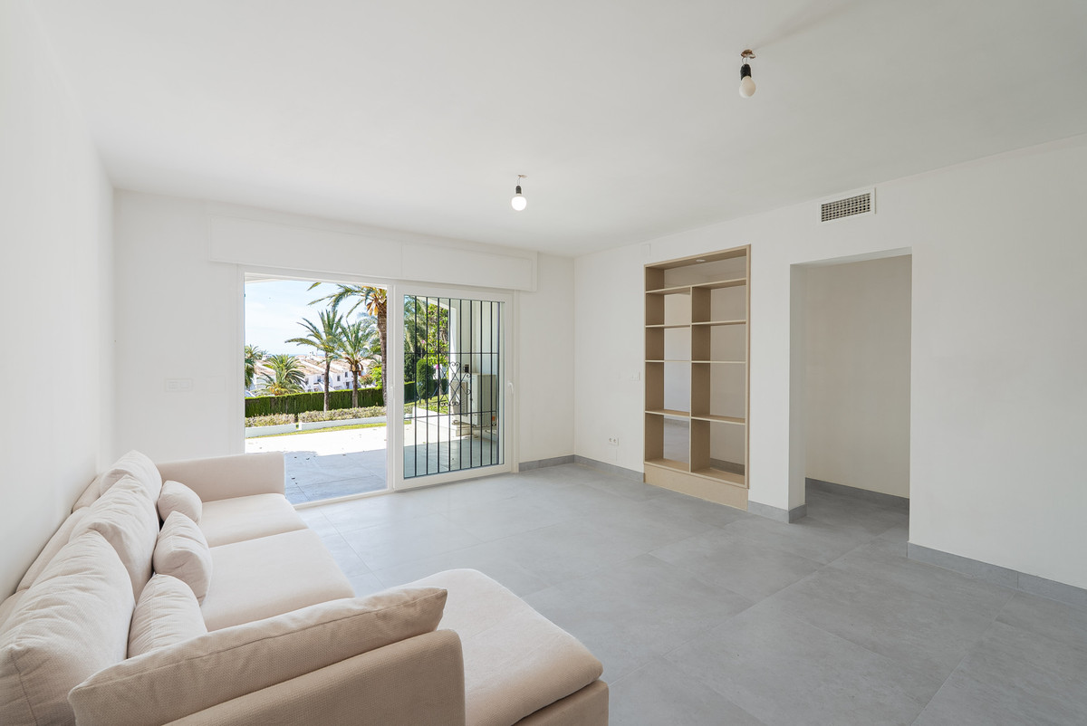 3 Bed Apartment for sale in Nueva Andalucía Costa Del Sol, Málaga, Spain