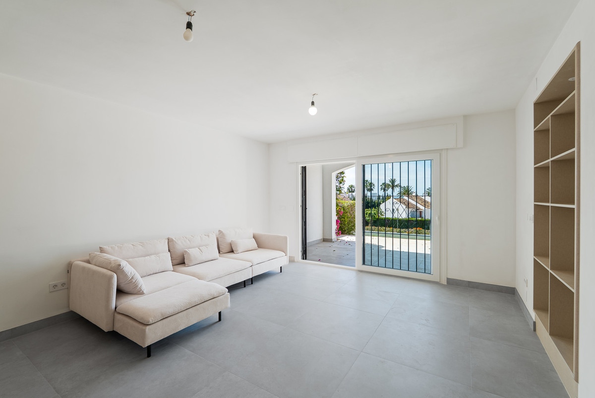 3 Bed Apartment for sale in Nueva Andalucía Costa Del Sol, Málaga, Spain