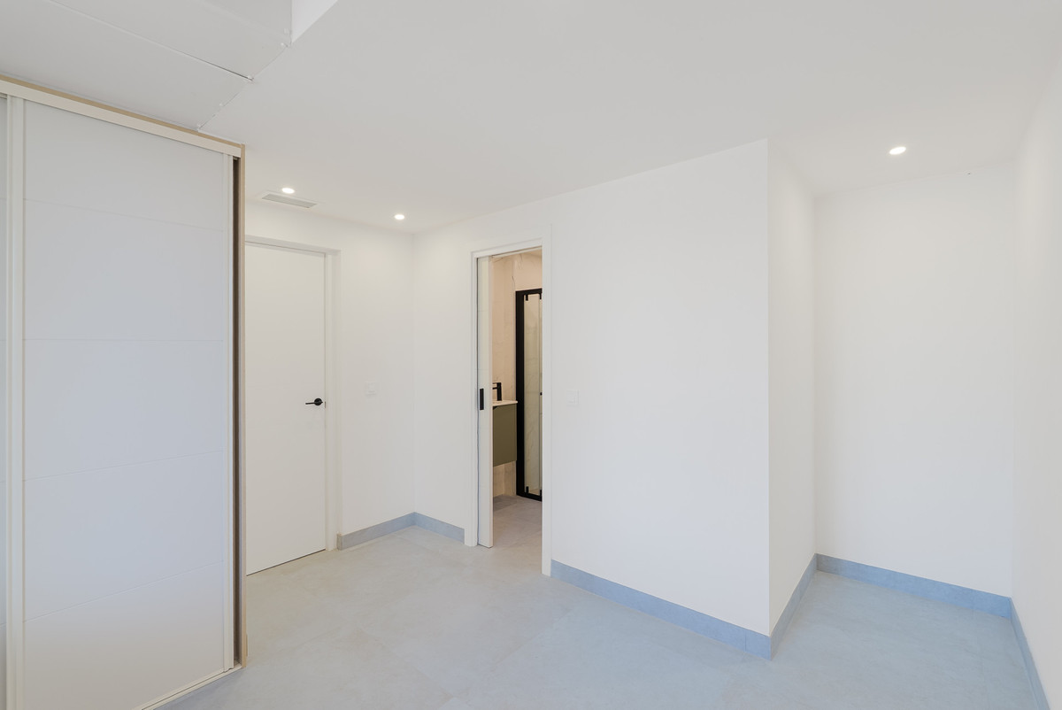 3 Bed Apartment for sale in Nueva Andalucía Costa Del Sol, Málaga, Spain