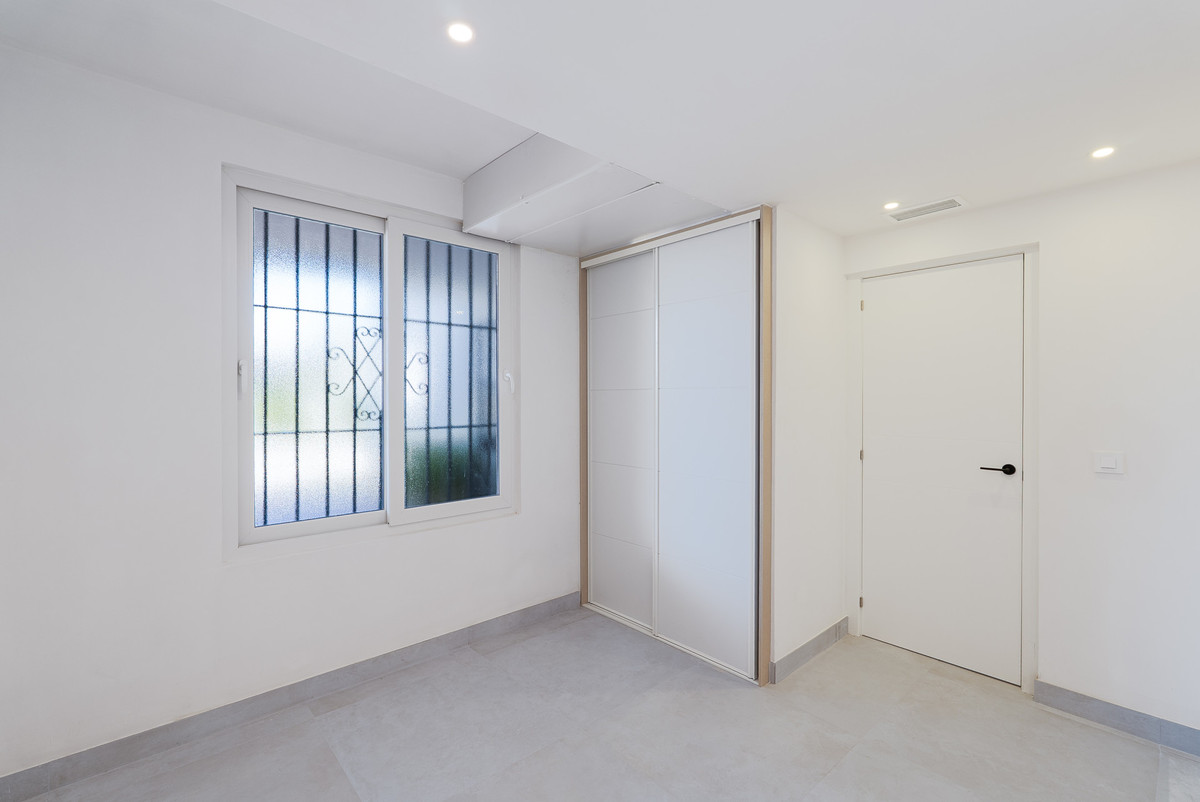 3 Bed Apartment for sale in Nueva Andalucía Costa Del Sol, Málaga, Spain