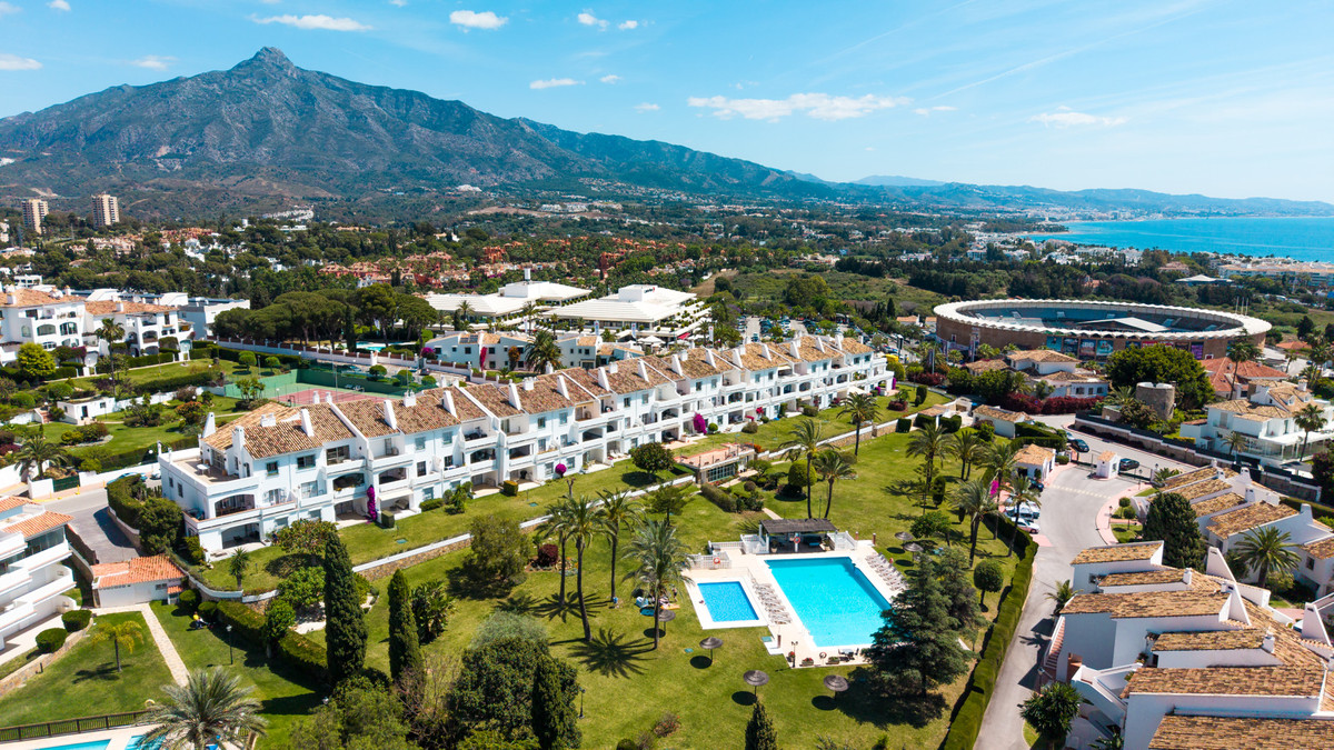 3 Bed Apartment for sale in Nueva Andalucía Costa Del Sol, Málaga, Spain