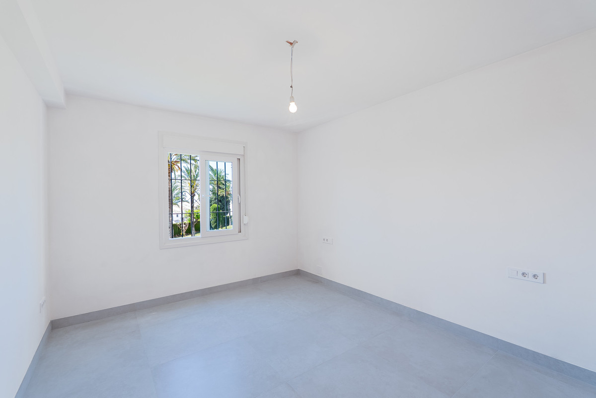 3 Bed Apartment for sale in Nueva Andalucía Costa Del Sol, Málaga, Spain