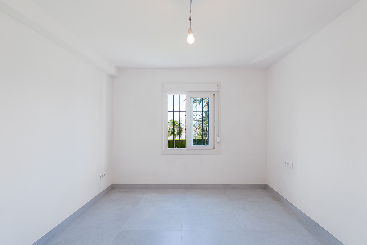 3 Bed Apartment for sale in Nueva Andalucía Costa Del Sol, Málaga, Spain