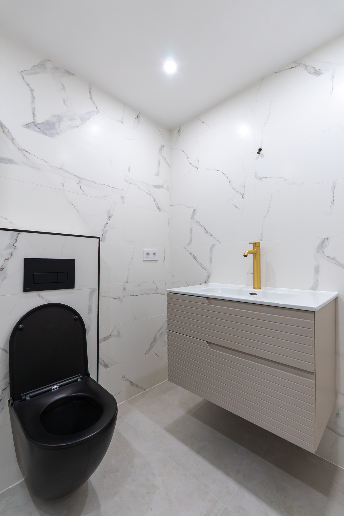 3 Bed Apartment for sale in Nueva Andalucía Costa Del Sol, Málaga, Spain