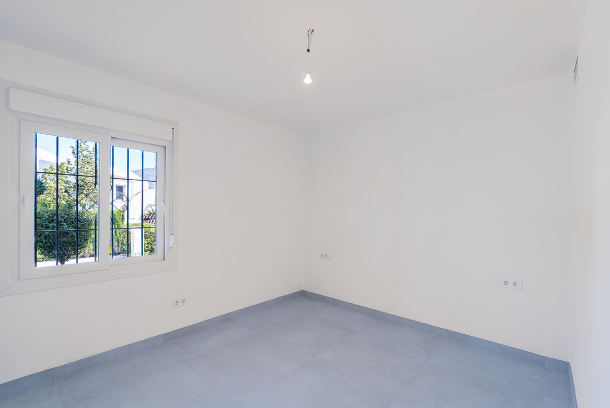 3 Bed Apartment for sale in Nueva Andalucía Costa Del Sol, Málaga, Spain