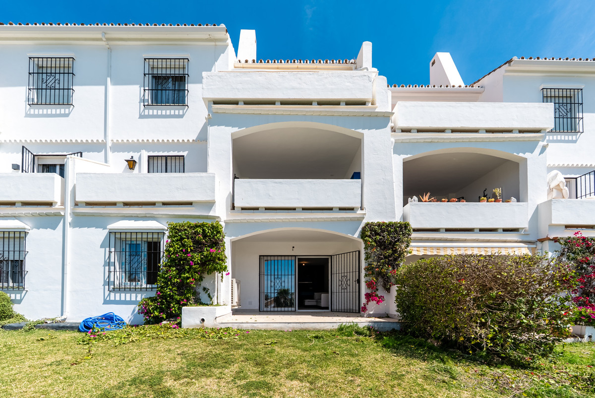 3 Bed Apartment for sale in Nueva Andalucía Costa Del Sol, Málaga, Spain