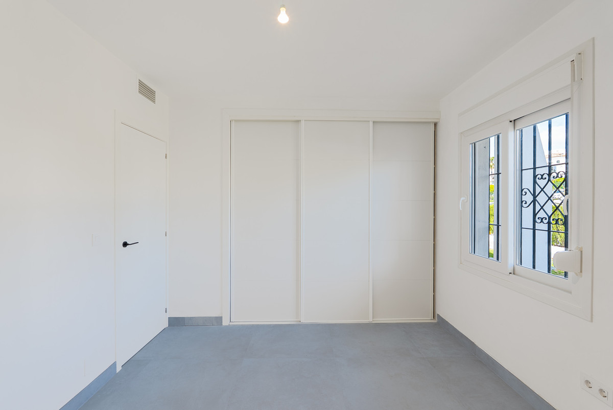 3 Bed Apartment for sale in Nueva Andalucía Costa Del Sol, Málaga, Spain