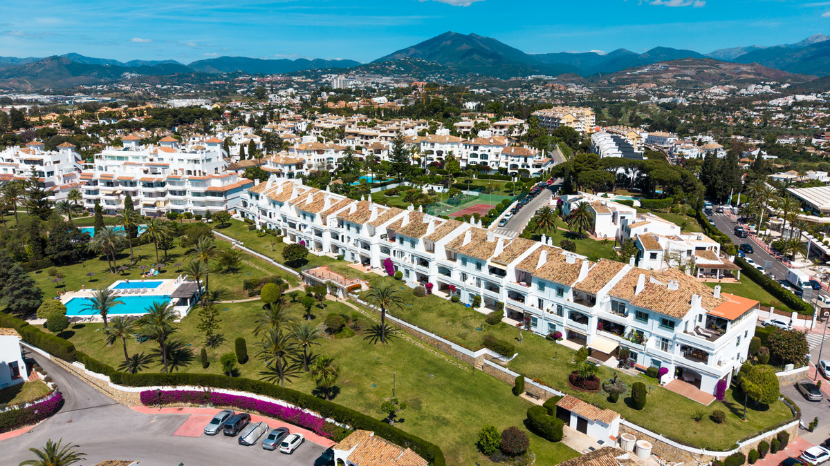 3 Bed Apartment for sale in Nueva Andalucía Costa Del Sol, Málaga, Spain