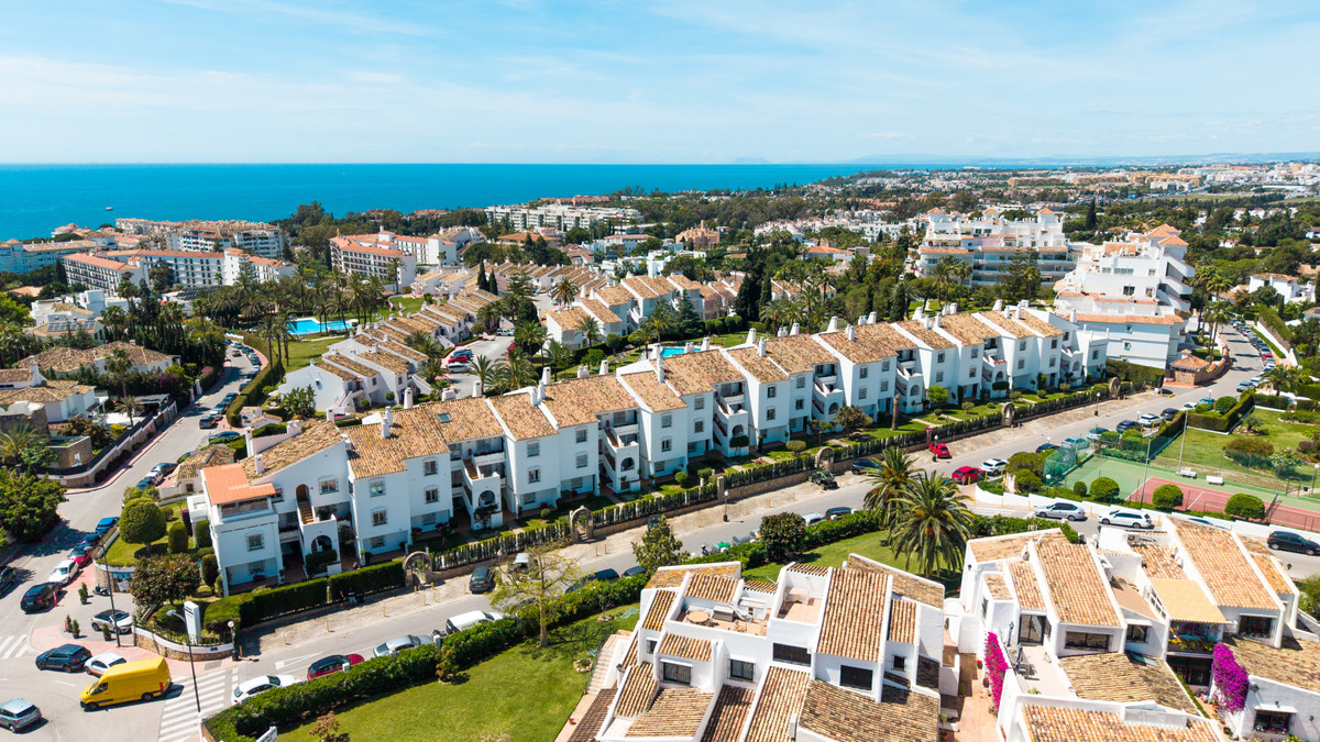 3 Bed Apartment for sale in Nueva Andalucía Costa Del Sol, Málaga, Spain