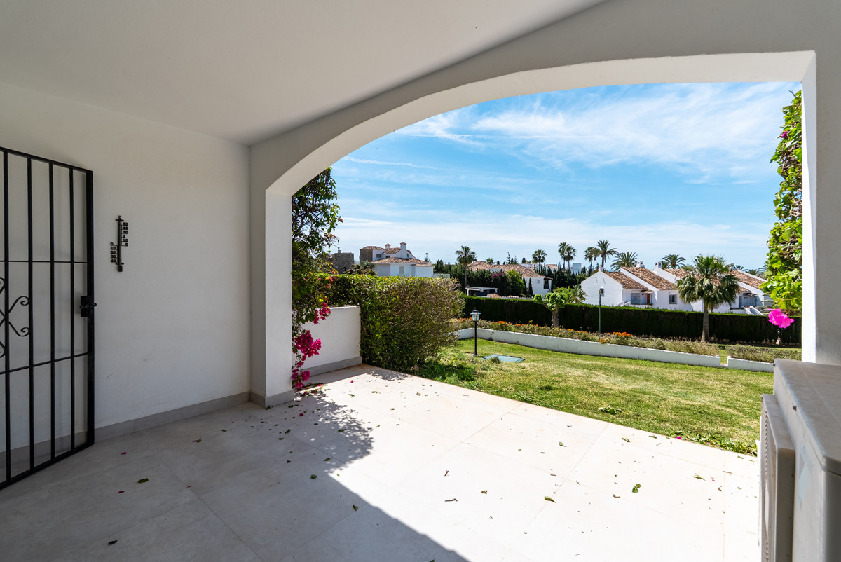 3 Bed Apartment for sale in Nueva Andalucía Costa Del Sol, Málaga, Spain