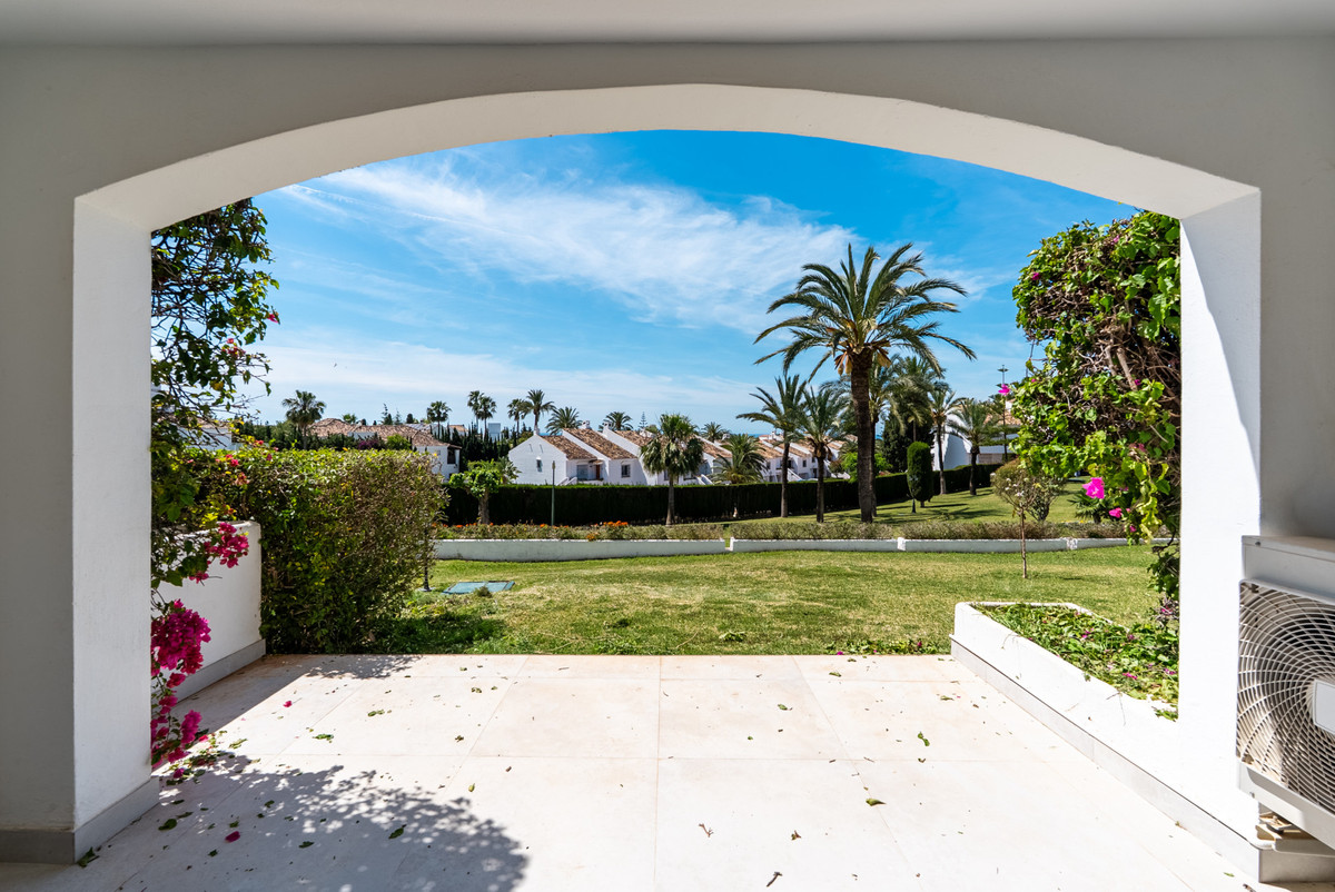 3 Bed Apartment for sale in Nueva Andalucía Costa Del Sol, Málaga, Spain