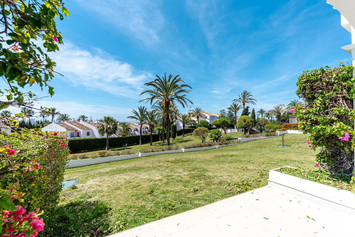 3 Bed Apartment for sale in Nueva Andalucía Costa Del Sol, Málaga, Spain