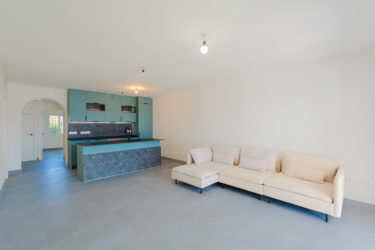 3 Bed Apartment for sale in Nueva Andalucía Costa Del Sol, Málaga, Spain