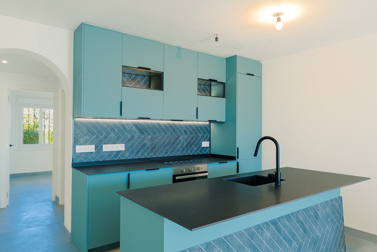 3 Bed Apartment for sale in Nueva Andalucía Costa Del Sol, Málaga, Spain