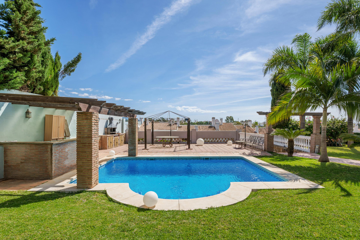 3 Bed Townhouse for sale in Estepona Costa Del Sol, Málaga, Spain