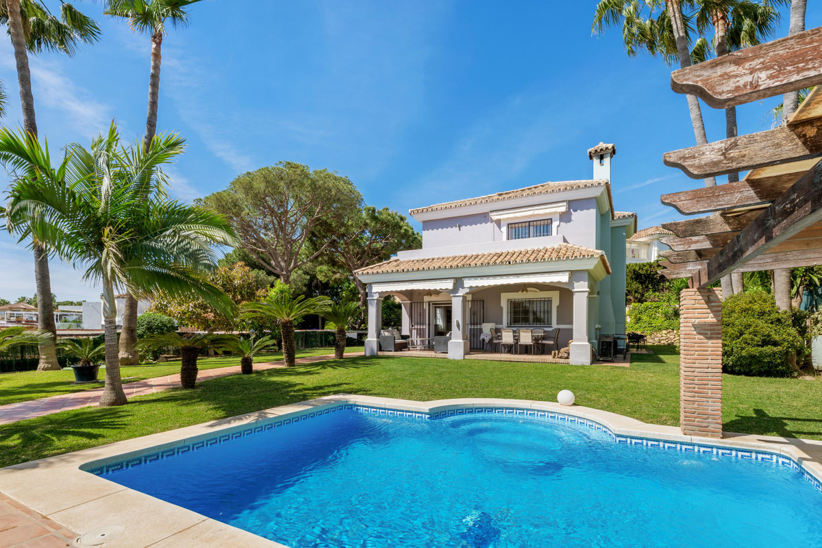3 Bed Townhouse for sale in Estepona Costa Del Sol, Málaga, Spain