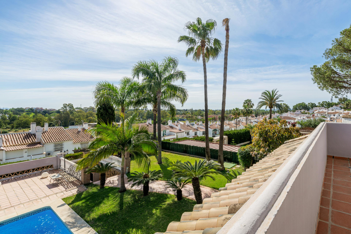 3 Bed Townhouse for sale in Estepona Costa Del Sol, Málaga, Spain