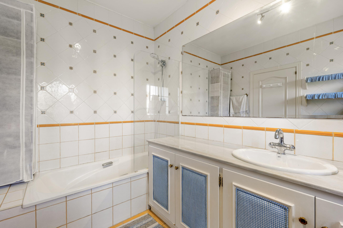 3 Bed Townhouse for sale in Estepona Costa Del Sol, Málaga, Spain