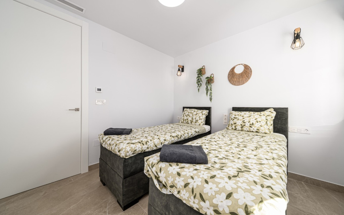 Se vende Apartamento Planta Media de 2 dormitorios en Costa Blanca, Alicante, España
