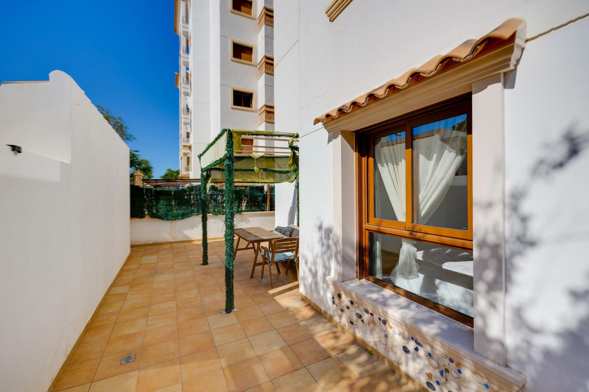 Se vende Apartamento Planta Baja de 2 dormitorios en Costa Blanca, Alicante, España