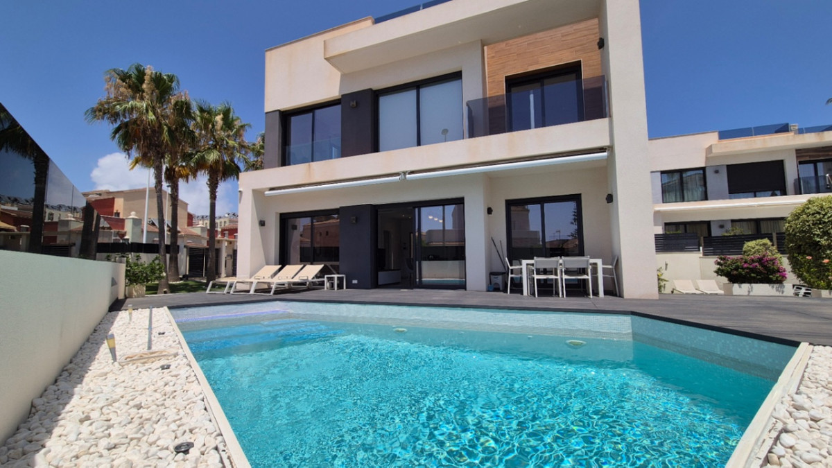 4 Bed Townhouse for sale in Torrevieja Costa Blanca, Alicante, Spain