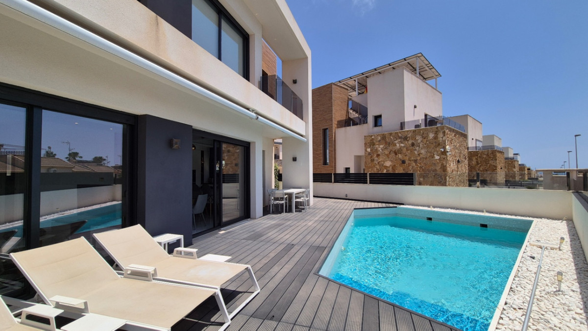 4 Bed Townhouse for sale in Torrevieja Costa Blanca, Alicante, Spain